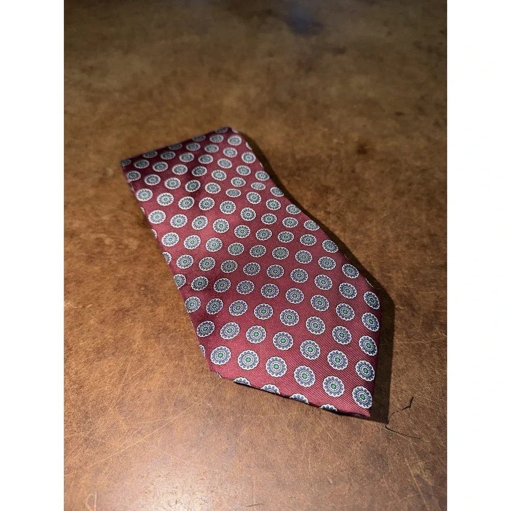 Brooks Brothers Burgundy Geometric Silk Woven Mens Tie Red Medallion Made in USA